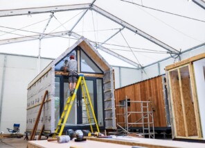 Temporary workshop for manufacturing glamping pods
