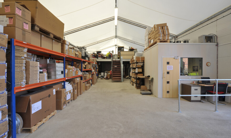 Mezzanine-floor-installed-in-an-Aganto-temporary-warehouse